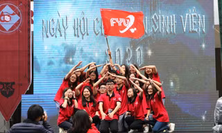 'Bật chế độ bay lên' cùng lễ hội mùa hè của sinh viên trường Đại học Ngoại thương
