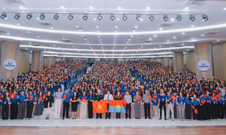 ‘Kể chuyện lịch sử - Tiếp lửa truyền thống’: Đêm tri ân hùng tráng tại Đại học Phenikaa hướng đến Đại lễ 30/4