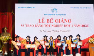Học viện Phụ nữ Việt Nam trao bằng tốt nghiệp đợt 1 năm 2025 cho hơn 200 tân cử nhân, thạc sĩ