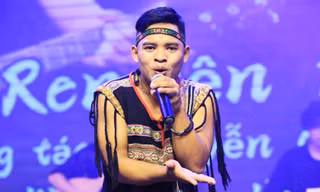 A King Lứu – Chàng sinh viên dân tộc thiểu số quyết tâm chinh phục tình yêu nghệ thuật