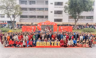 Hòa nhịp xuân rộn ràng cùng chương trình ‘Tết sum vầy, xuân bình an’ năm 2025 của Trường Đại học Ngoại thương