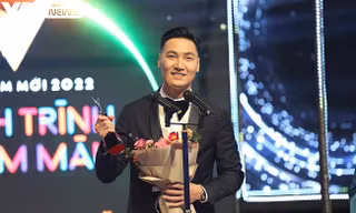 Mạnh Trường nhận giải 'Nam diễn viên ấn tượng' VTV Awards 2021