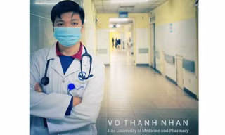 Tình nguyện viên nơi tuyến đầu chống dịch 'Thắng dịch con sẽ về'