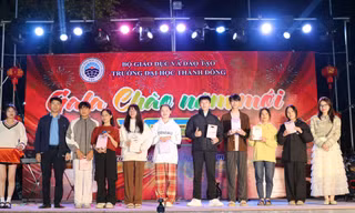 Bùng nổ sắc màu tại đêm Gala Chào Năm Mới 2025 tại Trường Đại học Thành Đông