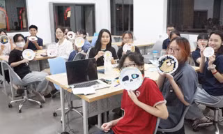 'Tái sinh': Khi người trẻ lắng nghe những mảnh vụn kể chuyện