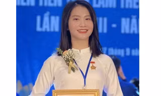 Nữ sinh trường ĐH Điều dưỡng Nam Định nhận bằng khen Thanh niên tiên tiến làm theo lời Bác toàn quốc năm 2023