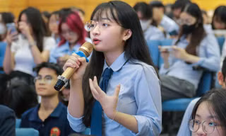 Hành trình nỗ lực không ngừng nghỉ của nữ sinh từng lọt Top 10 điểm thi tốt nghiệp THPT cao nhất tỉnh Nghệ An