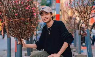 Nhiều người trẻ làm việc xuyên Tết 