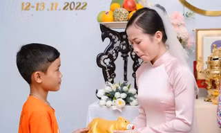 Cô dâu rưng rưng nước mắt khi em trai tặng heo tiết kiệm và có quyết định bất ngờ