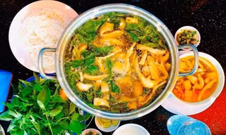 Dân Hà thành sang chảnh ăn lẩu 'đi máy bay', đảm bảo còn bốc khói