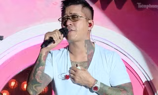 Showbiz 28/4: Tuấn Hưng hủy show ban công vào phút chót