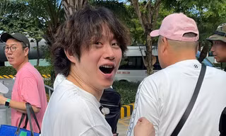 Showbiz 18/6: Ca sĩ nổi tiếng bị vệ sĩ chặn ở sân bay Đà Nẵng