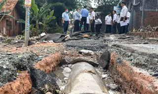 Đường sá hoang tàn sau trận lũ lịch sử ở Đồng Nai
