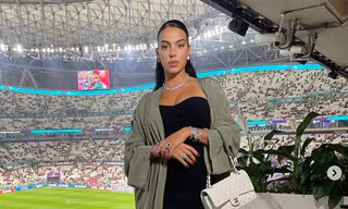 Bạn gái tỏ thái độ khi Ronaldo ngồi dự bị
