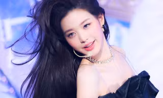 Nữ ca sĩ bị chỉ trích là búp bê hát nhép 