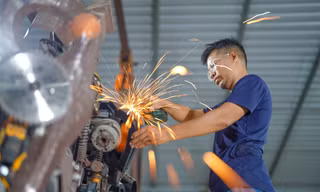 Những chiếc lồng đèn bằng linh kiện