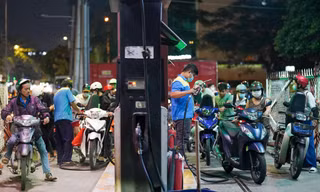 Người dân TPHCM lại quay cuồng trong ma trận ‘hết xăng, còn dầu’