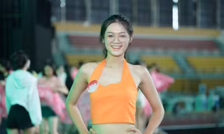 Thí sinh Hoa hậu Việt Nam khoe eo thon 