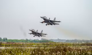 Cận cảnh dàn tiêm kích Su-30MK2 diễn tập chuẩn bị đại lễ 30/4