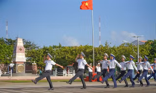Duyệt binh trên đảo Trường Sa 