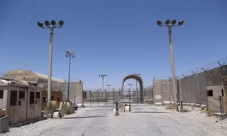Lối vào phi trường Bagram. (Ảnh: Xinhua)
