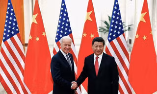 Ông Joe Biden và ông Tập Cận Bình trong cuộc gặp hồi năm 2013. (Ảnh: Reuters)