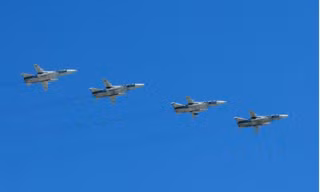 Đội máy bay Sukhoi Su-24M biểu diễn trong lễ kỷ niệm 71 năm chiến thắng phát xít Đức. (Ảnh: Reuters)