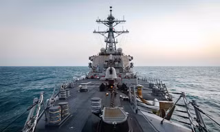 Tàu USS John USS S. McCain. (Ảnh: US Navy)