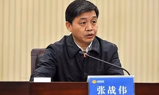 Ông Zhang Zhanwei mất chức sau khi bị tố cáo tát cấp dưới ở chỗ đông người. (Ảnh: Weibo)