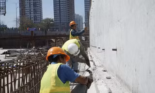Công nhân đội nắng, thi công xuyên Tết ở dự án nút giao thông hơn 3.400 tỷ đồng 