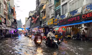 Nhiều quận, huyện ở TPHCM đón mưa rất lớn