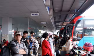 28 tháng Chạp, bến xe Miền Tây đông kín người về quê đón Tết 