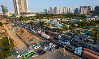 TPHCM đổi lộ trình xe buýt trong khi làm hầm chui Nguyễn Văn Linh