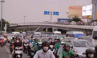 Đề xuất cấm xe tải lưu thông theo giờ qua cửa ngõ sân bay Tân Sơn Nhất