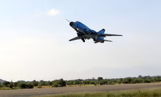 Cận cảnh tiêm kích Su-22 Việt Nam huấn luyện sẵn sàng chiến đấu