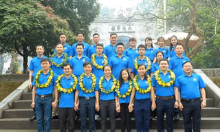 Tài năng trẻ về nguồn báo công
