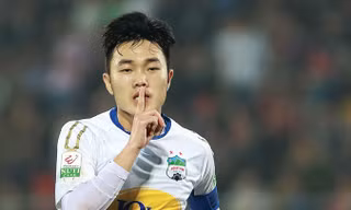 Xuân Trường ăn mừng bàn thắng vào lưới Hải Phòng, giúp HAGL có trận hoà 1-1 tại chảo lửa Lạch Tray. Ảnh: VSI.