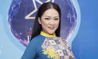 Ca sỹ hải ngoại Như Quỳnh trong áo dài hơi hướng “Cô Ba”.
