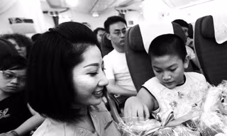 Mùa Trung thu năm nay, Vietnam Airlines mang lại trải nghiệm thú vị cho hành khách với những món quà thủ công từ trẻ nhỏ thiệt thòi.