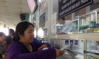 Tân dược mỗi nơi mỗi giá, người bệnh vẫn chịu thiệt.