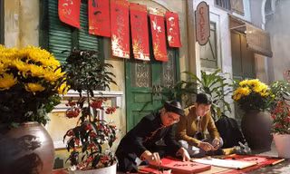 Không gian Tết Việt được tái hiện tại Hoàng thành Thăng Long. Ảnh: Nguyên Khánh.