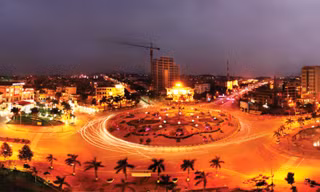 Ngã Sáu trung tâm thành phố Bắc Ninh về đêm.