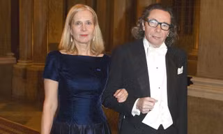 Nhà văn hóa Thụy Điển gốc Pháp Jean-Claude Arnault (phải) bị tố cáo tấn công tình dục 18 phụ nữ và bà Katarina Frostenson. Ảnh: AP.