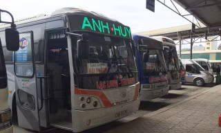 Bến xe Yên Nghĩa ngày 25/2.