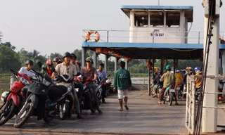 Phớt lờ quy định mặc áo phao
