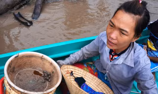 Huỳnh Thị Trang thay chồng đi Bãi Bồi kiếm tiền nuôi con khi chồng vướng vòng lao lý.