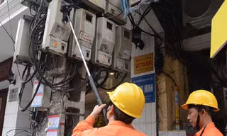 Niêm yết lịch ghi số điện tại UBND phường