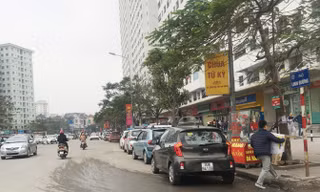 Điểm trông xe dưới lòng đường Linh Đường đoạn qua các tòa nhà HH, có nhân viên Cty Ngọc Diệp trông giữ được liên ngành xác định là sai phép.