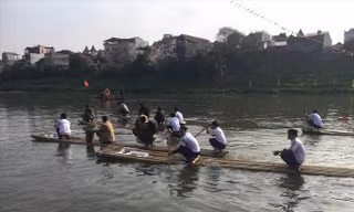  Đua thuyền trên sông Kỳ Cùng. Ảnh: Duy Chiến.