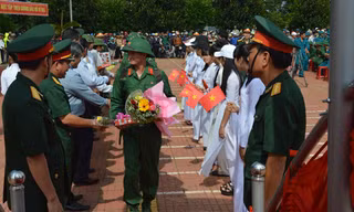 1.300 thanh niên lên đường nhập ngũ